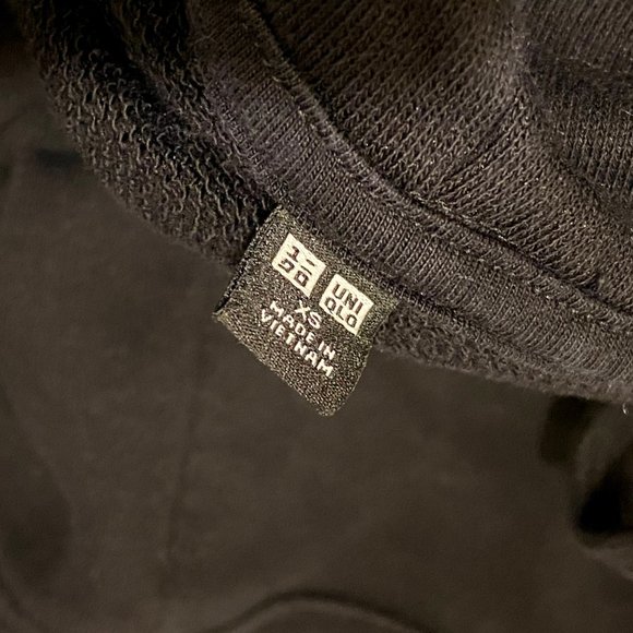 SOLD- Uniqlo - U Sweat Long Sleeve Black Pullover - Picture 2 of 4